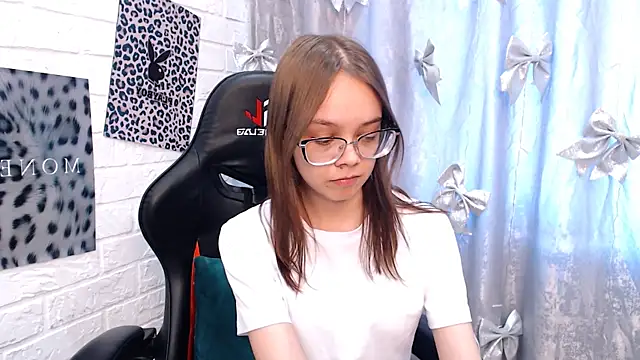 LolliStrawberry online show from April 26, 10:13 am