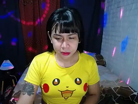 BriannaCruz24 online show from April 20, 11:35 am