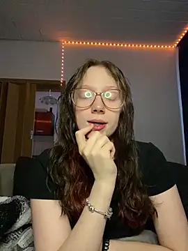 YoungLisaa18 online show from February 3, 3:17 pm