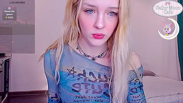 sailormoon666  online show from April 2, 2:09 am