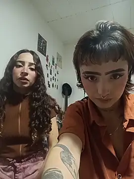 AlexxaAndRileyy online show from April 18, 12:35 am