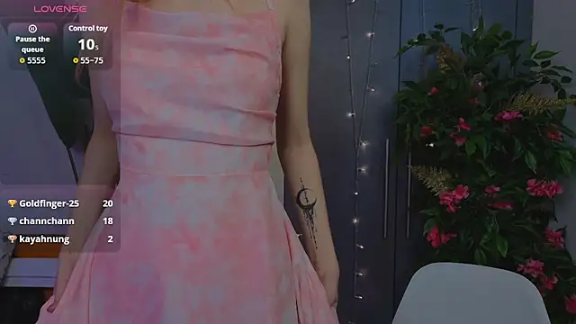 JuanaSumma online show from March 27, 6:48 am