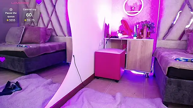 Madyson Hill online show from March 24, 11:59 am