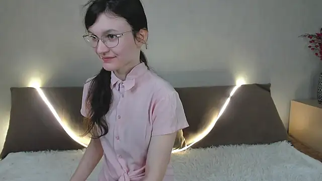 ThoraMarola online show from March 19, 6:07 am