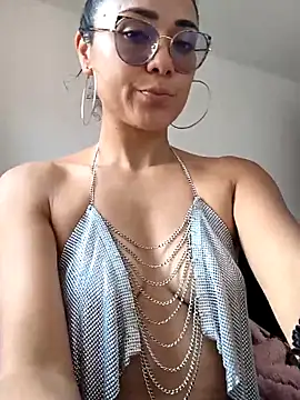 Freyarosse online show from February 5, 6:33 pm