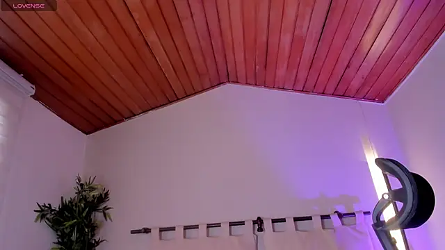 ella  olmos online show from April 1, 1:41 pm