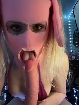 SexySkiBunny online show from February 19, 4:01 am