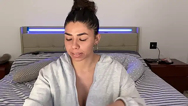 ladymelon online show from March 25, 8:39 am