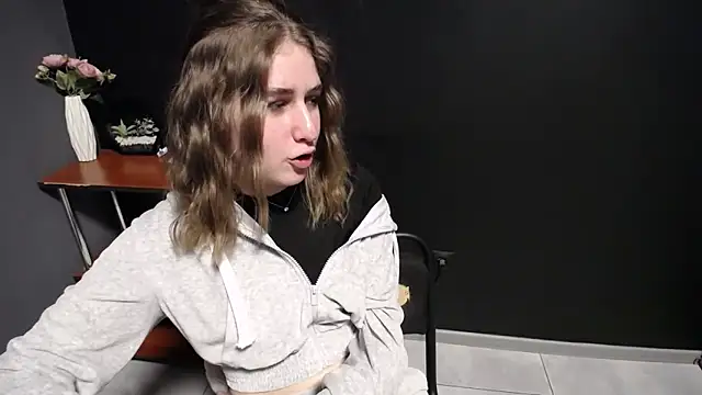 Sunny siren online show from March 22, 1:39 pm