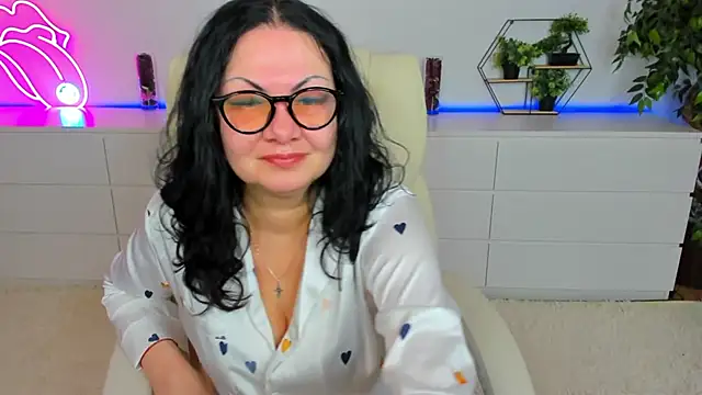 IrissMoon online show from February 21, 6:19 pm