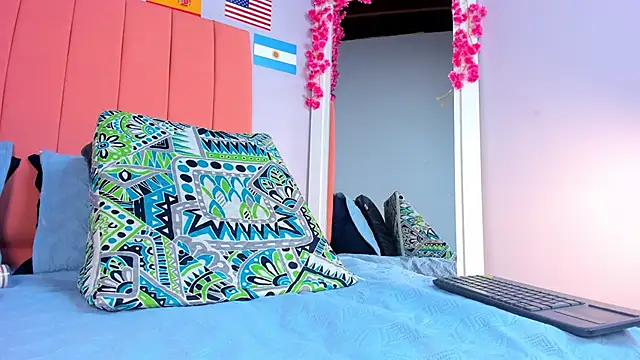 rose thompson19 online show from June 27, 7:42 pm