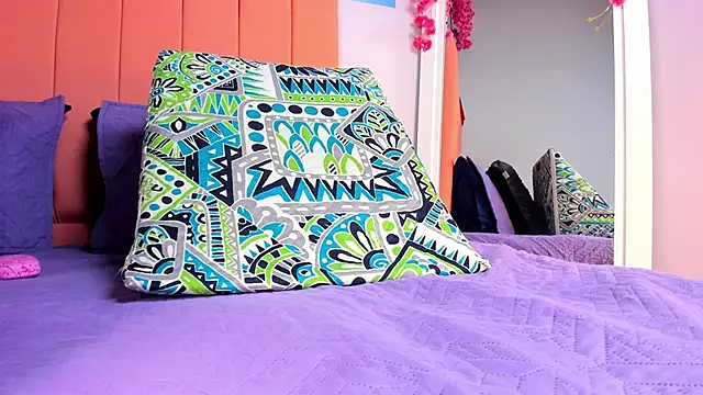 rose thompson19 online show from July 1, 7:35 pm