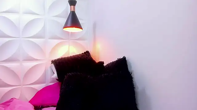 zaira skinny online show from March 22, 8:20 am