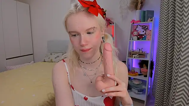 Mia WaterFall online show from February 3, 3:15 am