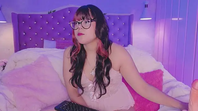 EllieNeptune  online show from August 2, 10:35 pm