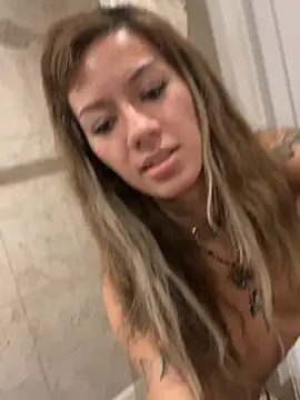 luxxlola online show from February 3, 7:13 am