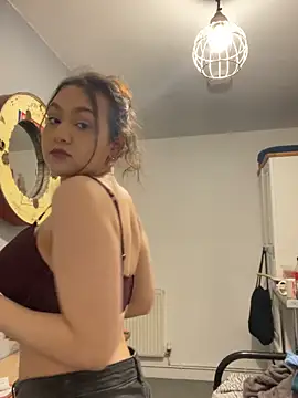 LickVictoria online show from March 14, 7:37 pm