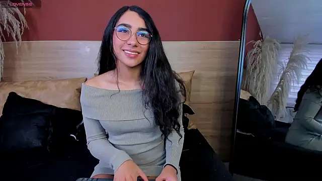 scarlett25   online show from February 18, 8:30 pm