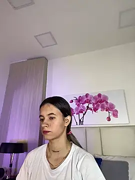 JuliaColemann online show from June 2, 11:55 am