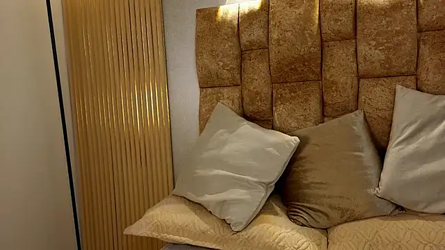 naomy smithxx online show from April 2, 10:57 am