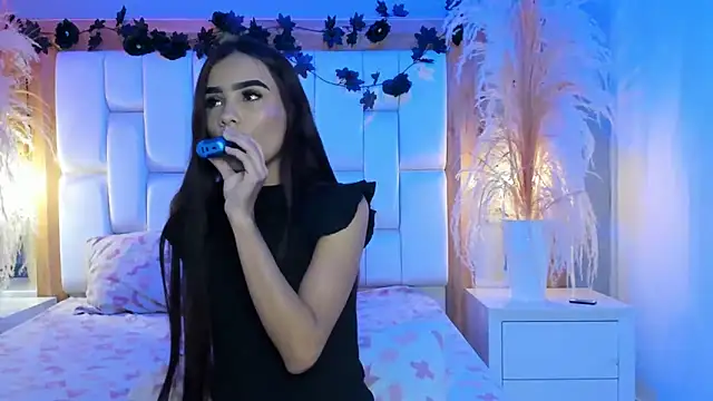 StefanyCondia online show from February 5, 6:11 pm