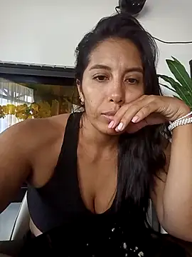 LizaLorini online show from April 4, 5:01 pm