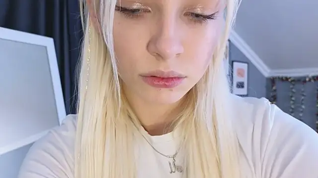 Naomi Demio online show from April 14, 12:16 pm