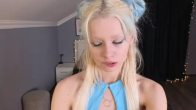 Naomi Demio online show from February 18, 8:24 am