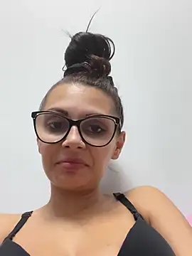 HiddendesireXO01 online show from March 3, 12:00 pm