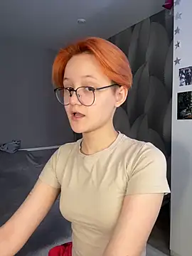 LuunaDorean online show from February 22, 9:54 am