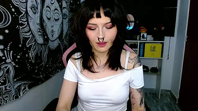 neena nyx  online show from July 25, 10:06 pm