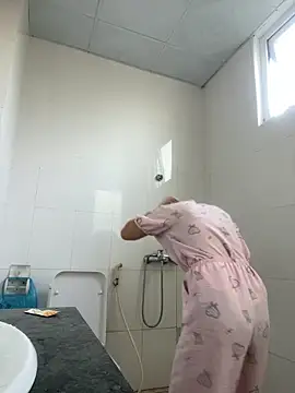 Lyn-be99 online show from February 21, 8:15 am