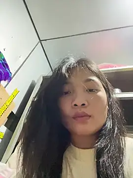 Lyn-be99 online show from May 7, 3:27 pm
