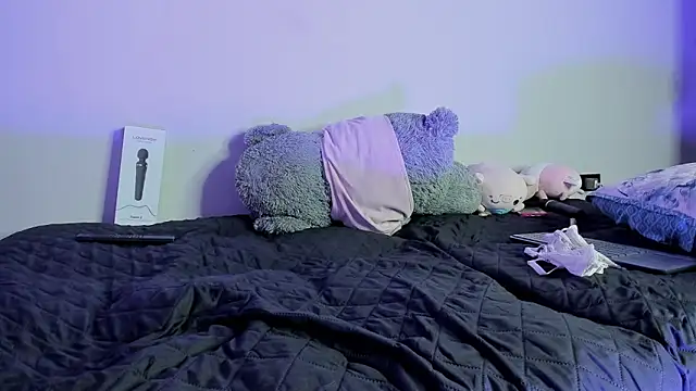 ViolettM online show from March 12, 5:43 am