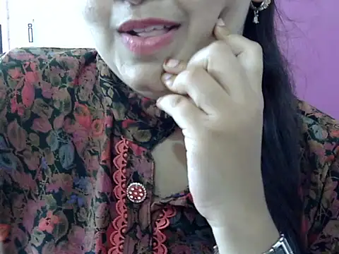 Cute Aliyaa online show from April 18, 9:45 am