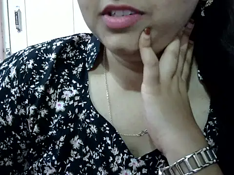 Cute Aliyaa online show from April 2, 2:03 pm