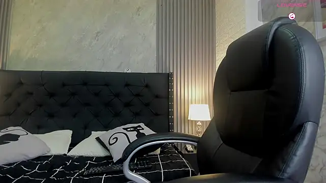 isabella  lux online show from February 20, 7:04 pm