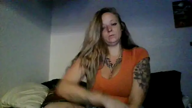 Gypsymomma17 online show from June 14, 3:19 am
