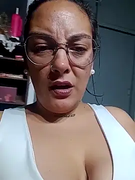 kuramaqueen online show from February 20, 6:26 am