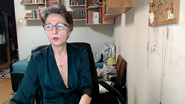 katemodel online show from September 26, 6:55 am