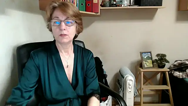 katemodel online show from March 27, 8:26 am