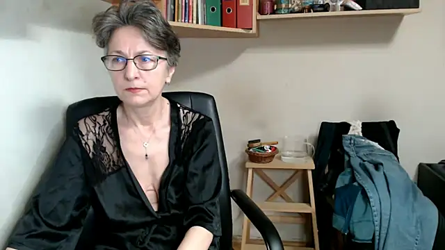 katemodel online show from December 4, 10:06 am