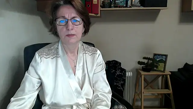 katemodel online show from June 3, 6:47 am
