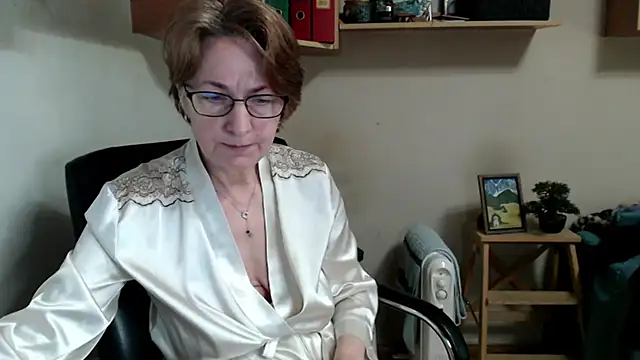 katemodel online show from March 24, 8:09 am