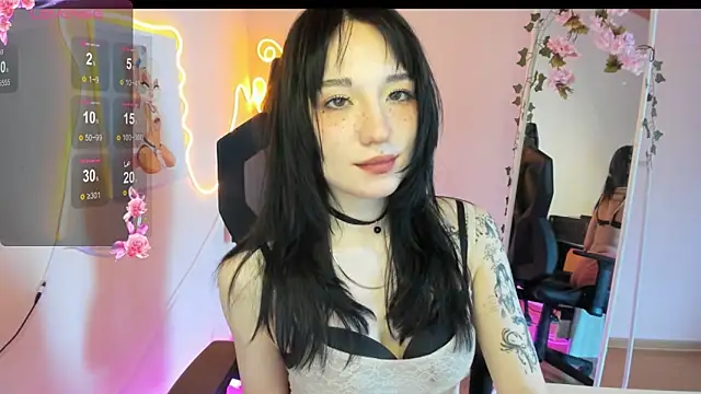 AliceeinWonderlanddd online show from April 12, 7:55 am