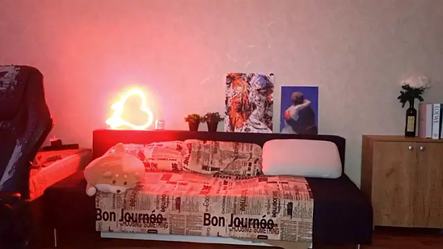 Kira Chain online show from February 4, 2:03 am