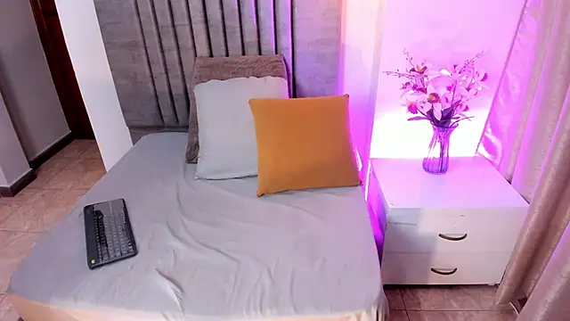 AnnaBroooks online show from February 27, 12:32 am