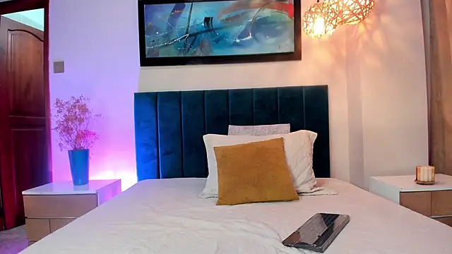 AnnaBroooks online show from February 4, 12:02 am