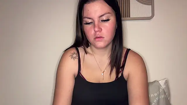 kiaraaaa75 online show from February 2, 9:14 pm