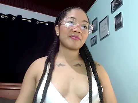 Sexy Supermomm online show from April 7, 11:40 pm